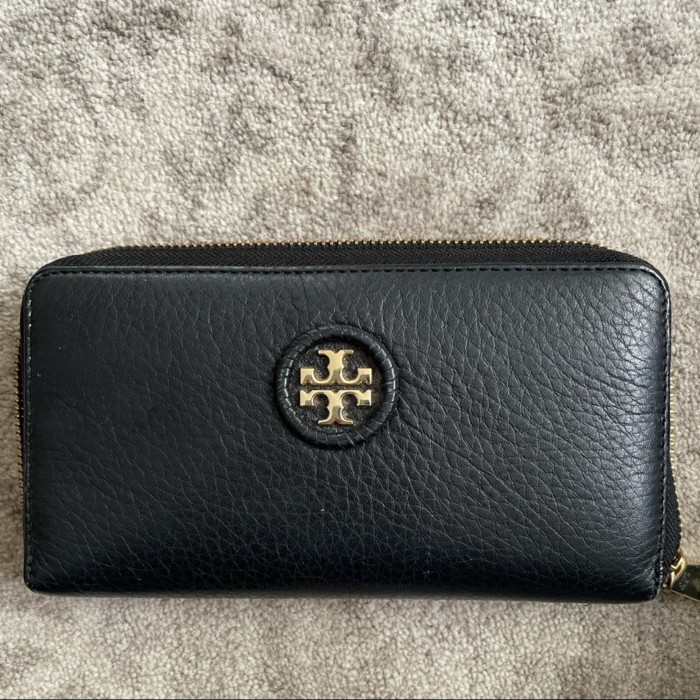 🖤 Tory Burch Robinson Zip Around Wallet 🖤